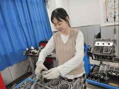 <strong>并先后荣获校一等奖学金</strong>