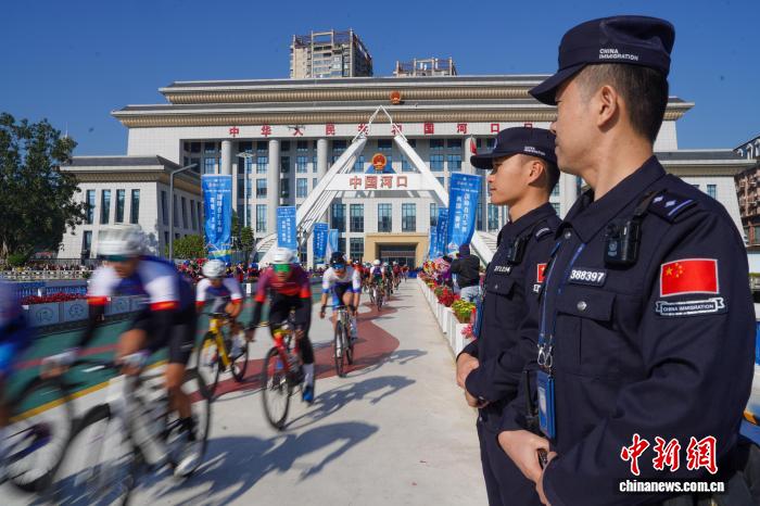 中越边境首现两国一赛道自行车赛