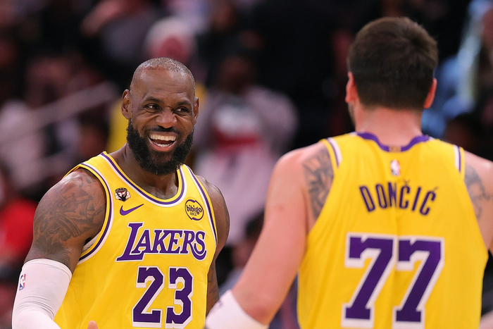 湖人双杀火箭豪取七连胜 东契奇詹姆斯联手主宰