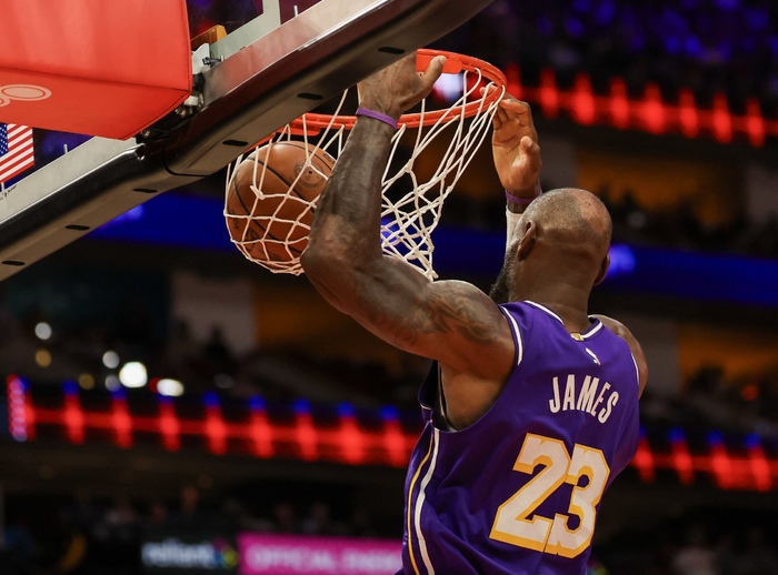 湖人双杀火箭豪取七连胜 东契奇詹姆斯联手主宰