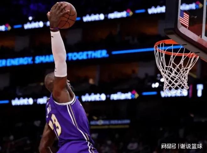 湖人季后赛席位悬而未决 詹姆斯转型成关键变量