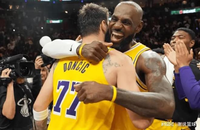 湖人季后赛席位悬而未决 詹姆斯转型成关键变量