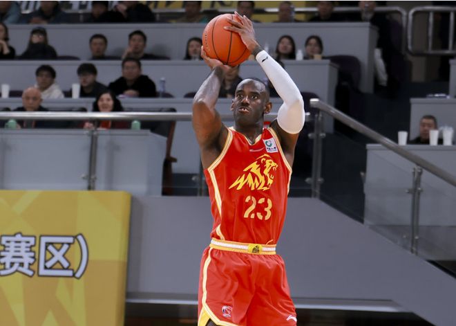 广厦双杀江苏塔克33+率队狂胜35+刷新主场不败纪