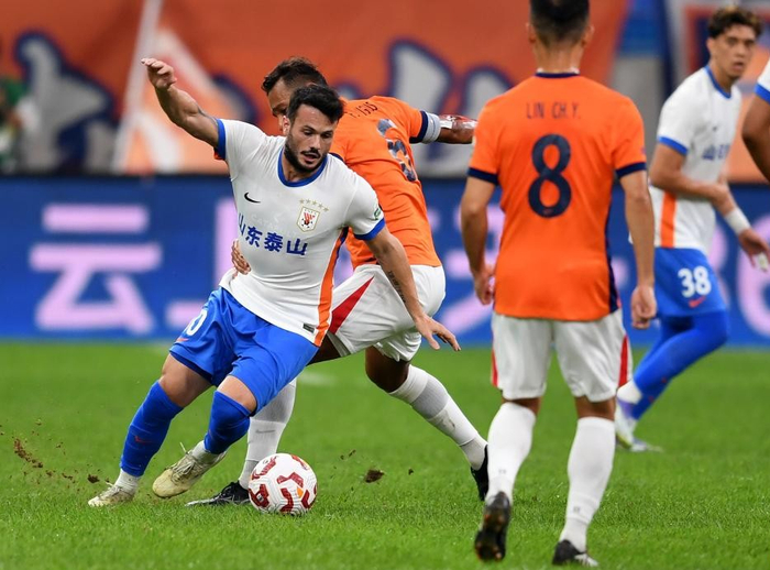 山东泰山迎战青岛海牛 破解密集防守成关键